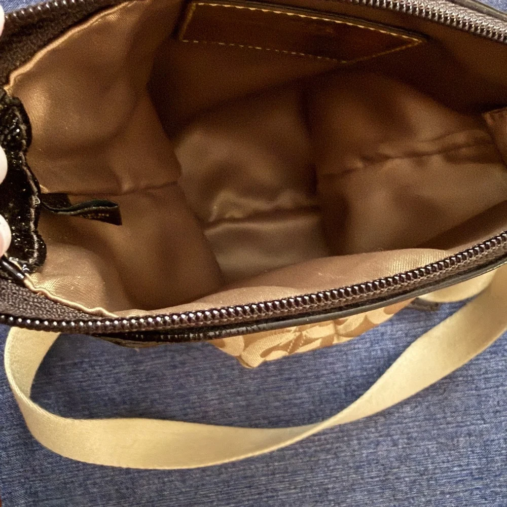 Coach crossbody bag in very good condition. - Picture 7 of 7